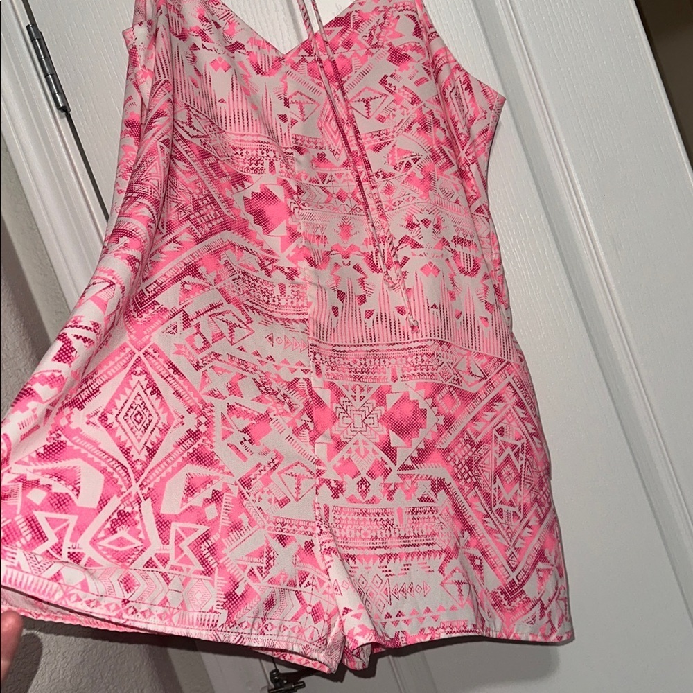 Caramela Pink and White Patterned Strappy Romper size large - Picture 2 of 7